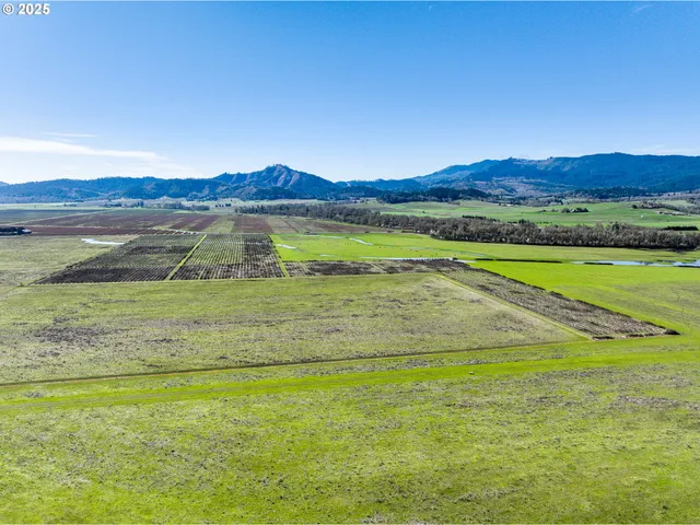 $5,000,000 | 687 Hubbard Creek Road, Umpqua, OR 97486