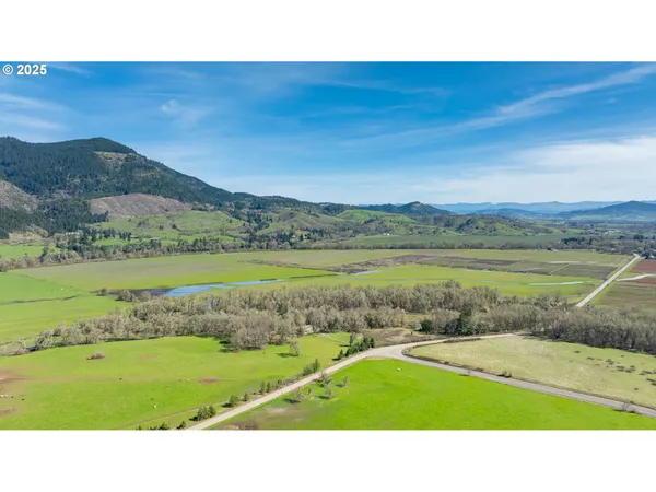 $3,500,000 | 687 Hubbard Creek Road, Umpqua, OR 97486