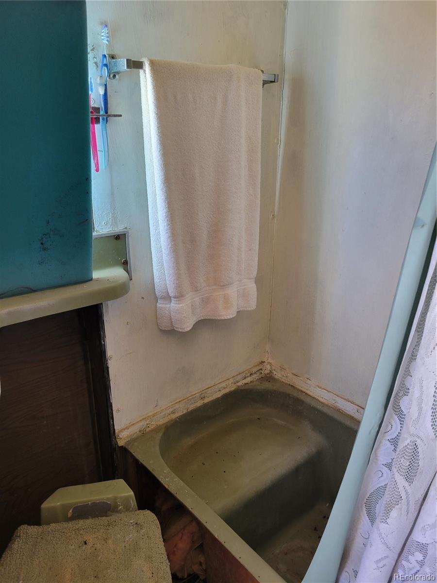 6185 Hart Road Alamosa, CO 81101 - Photo 4 of 19 a bathroom with a sink toilet and vanity