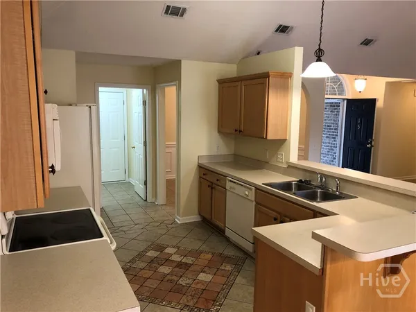 $2,400 | 15 Ledgestone Lane, Savannah, GA 31419