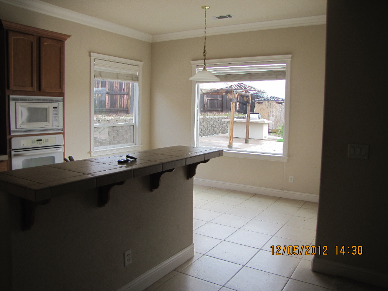 1965 Tarmac Road Redding, CA 96003 - Photo 3 of 7 eating area