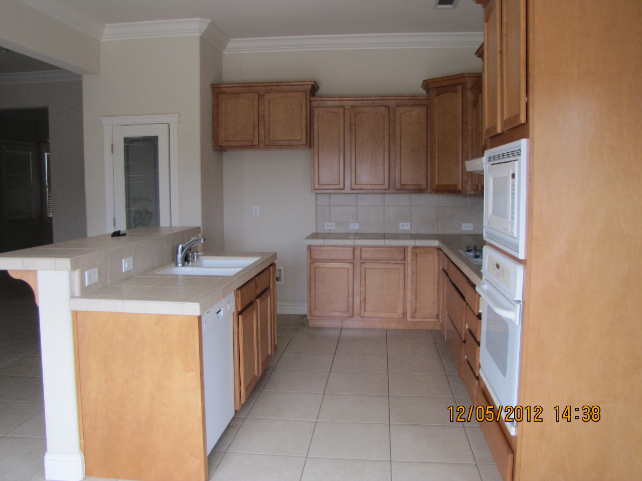 1965 Tarmac Road Redding, CA 96003 - Photo 4 of 7 kitchen