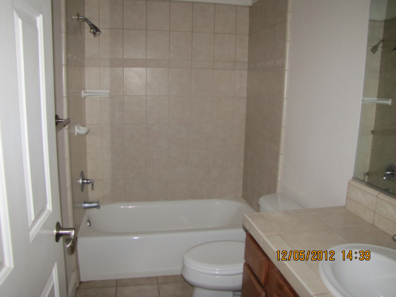 1965 Tarmac Road Redding, CA 96003 - Photo 7 of 7 main bath