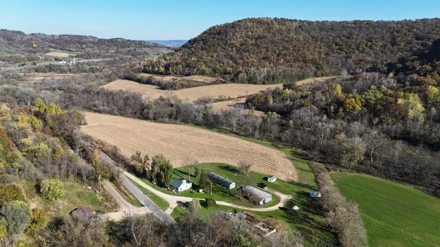 $1,999,900 | 44467 Dakota Valley Drive, Dakota, MN 55925