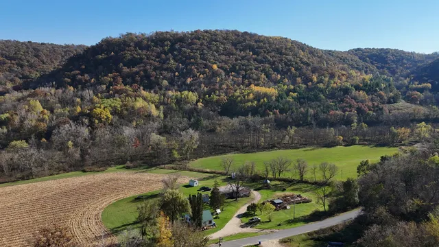 $1,999,900 | 44467 Dakota Valley Drive, Dakota, MN 55925