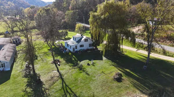 $1,999,900 | 44467 Dakota Valley Drive, Dakota, MN 55925