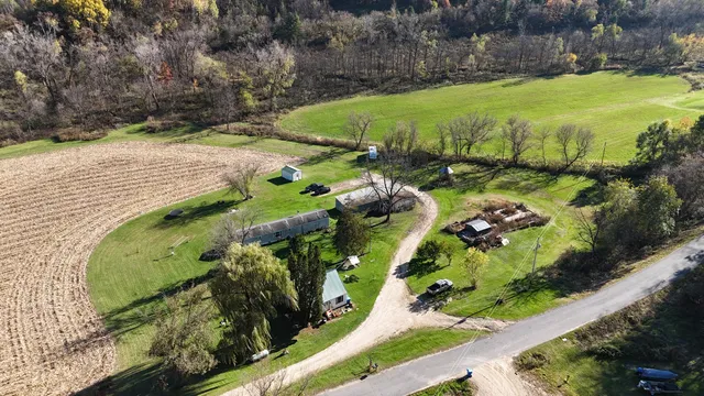 $1,999,900 | 44467 Dakota Valley Drive, Dakota, MN 55925