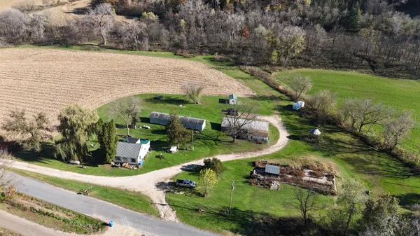 $1,999,900 | 44467 Dakota Valley Drive, Dakota, MN 55925