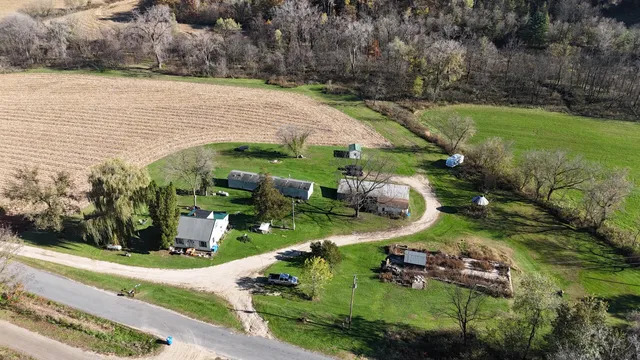 $1,999,900 | 44467 Dakota Valley Drive, Dakota, MN 55925