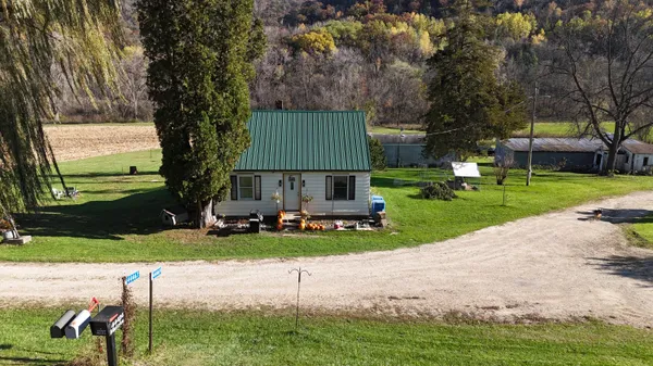 $1,999,900 | 44467 Dakota Valley Drive, Dakota, MN 55925