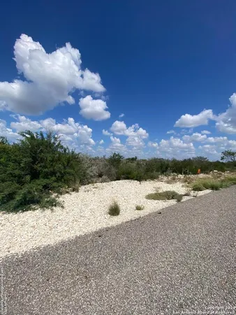$94,800 | 25 Friendship Hills, Uvalde, TX 78801