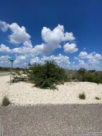 $94,800 | 25 Friendship Hills, Uvalde, TX 78801