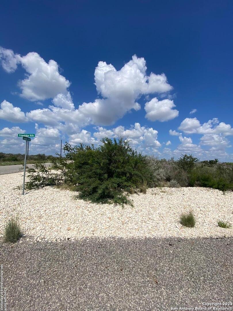 25 Friendship Hills Uvalde, TX 78801 - Photo 3 of 5