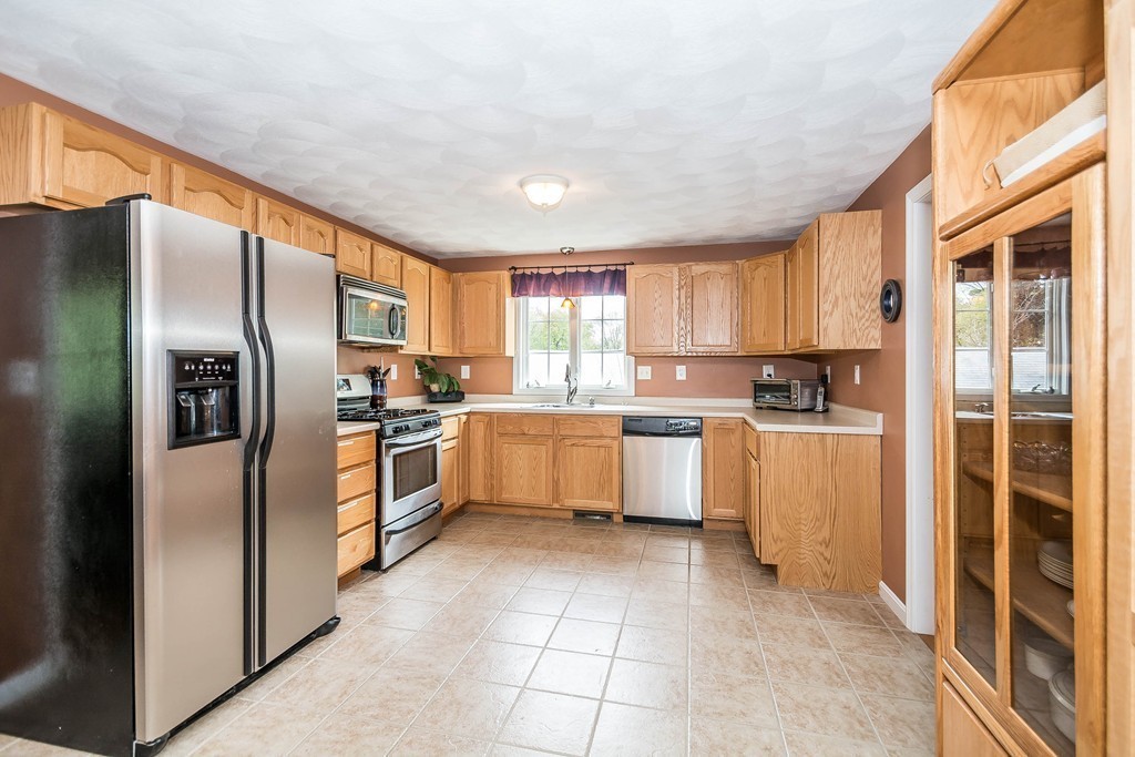 24 Pines Road Billerica, MA 01821 - Photo 5 of 30 Gallery Image 5