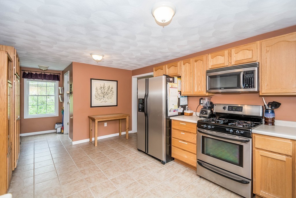 24 Pines Road Billerica, MA 01821 - Photo 7 of 30 Gallery Image 7