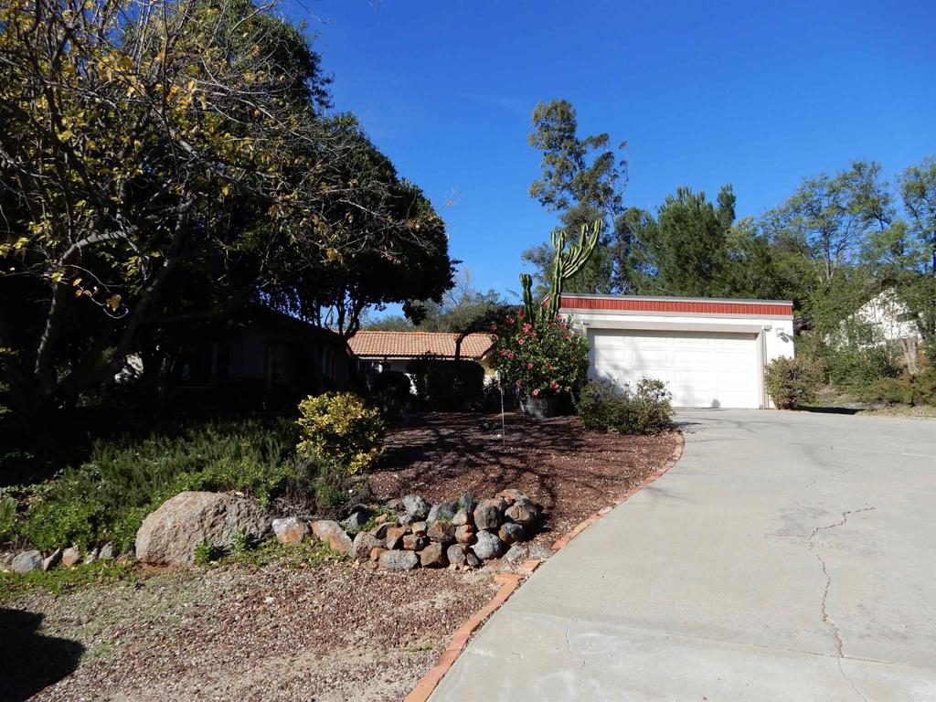 24368 Del Amo Road Ramona, CA 92065 - Photo 25 of 30 Garage