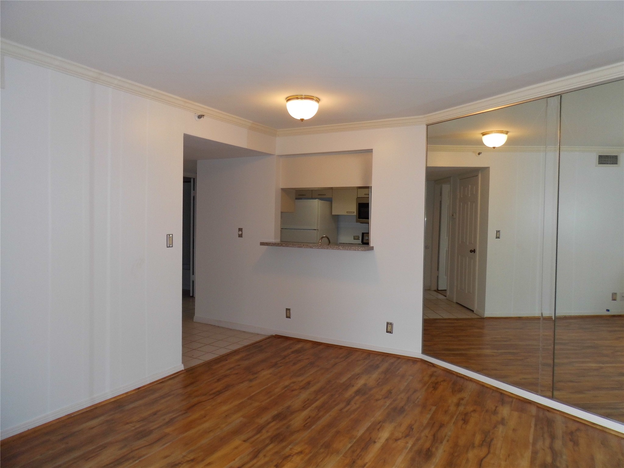 3525 Sage Road, Unit 318 Houston, TX 77056 - Photo 36 of 46 another view of living room to kitchen