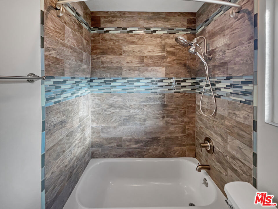 22421 Rippling Lake Forest, CA 92630 - Photo 20 of 23