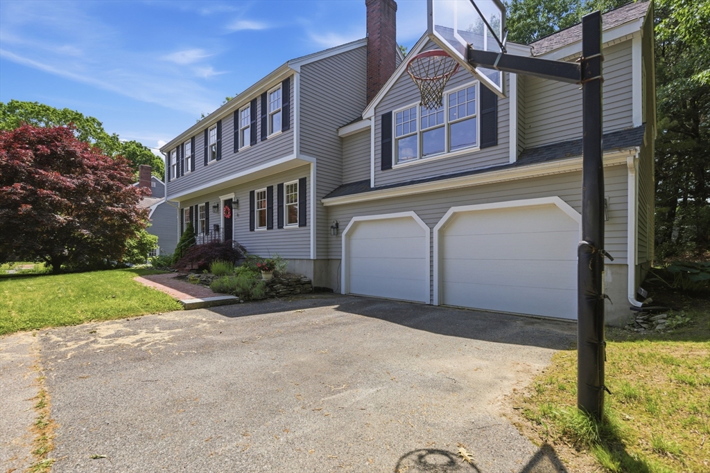 81 Parish Road Needham, MA 02494 - Photo 3 of 34