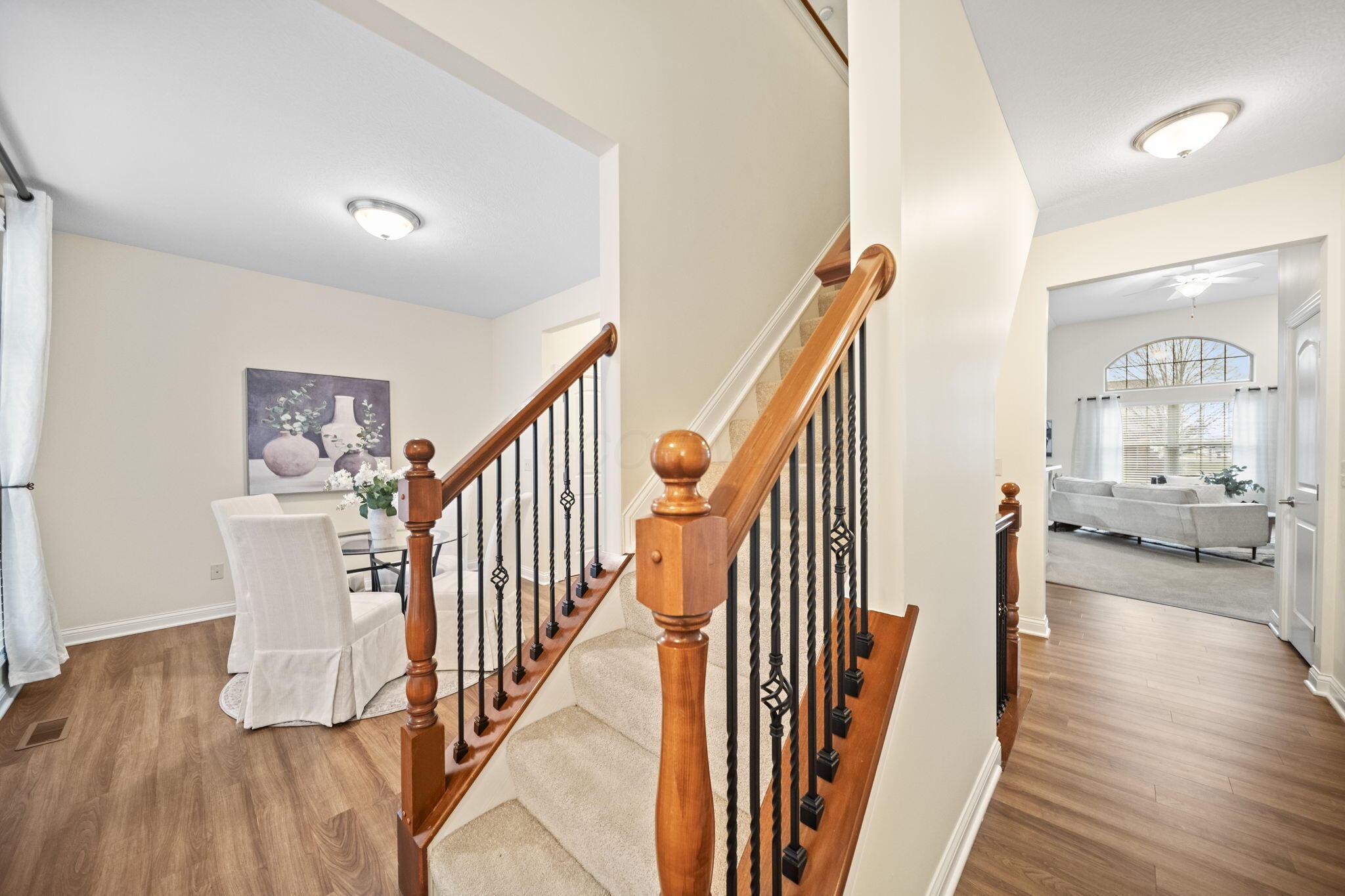 11 Murphys View Powell, OH 43065 - Photo 7 of 55 Foyer & Dining