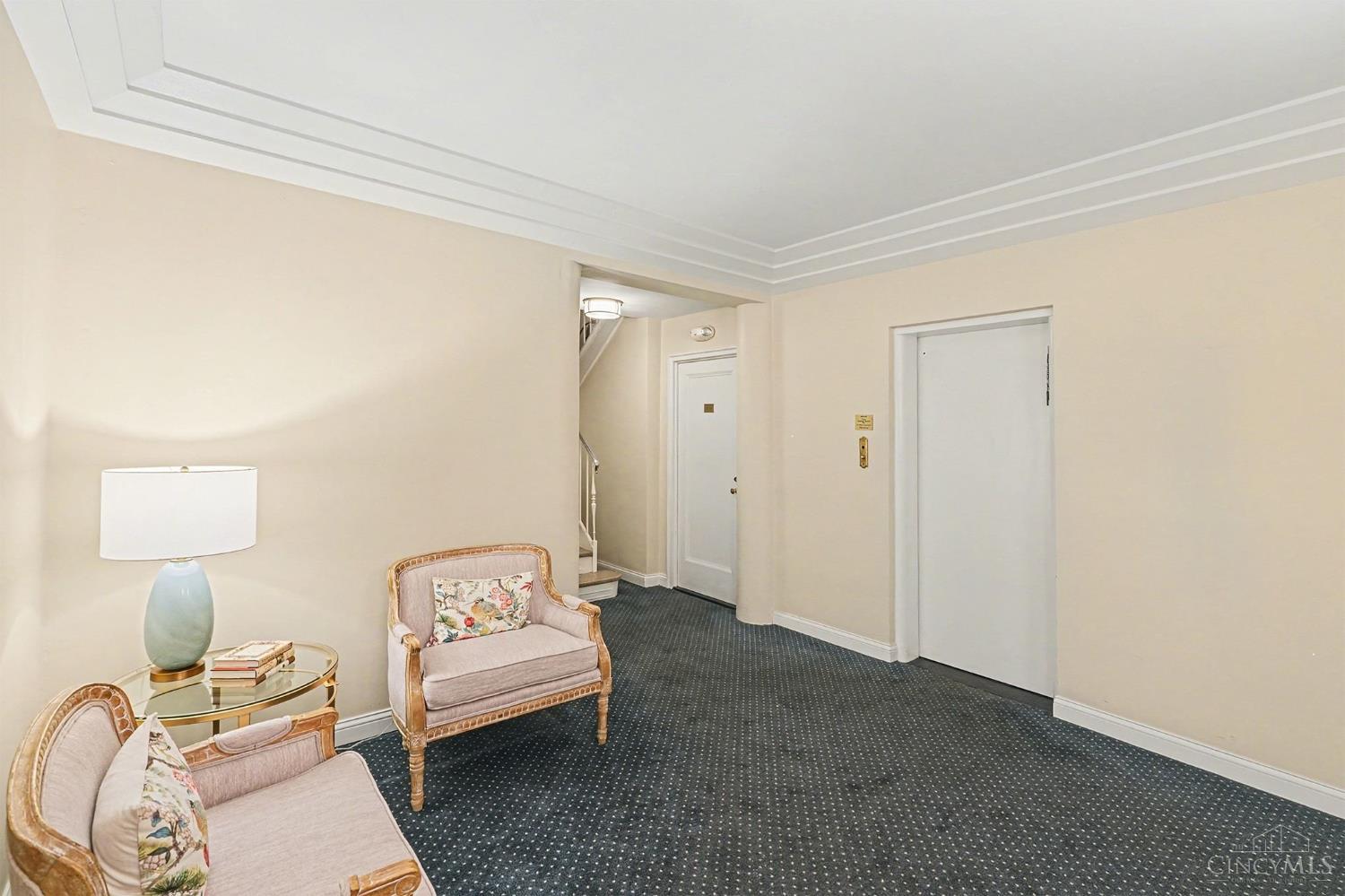2374 Madison Road, Unit E2F Cincinnati, OH 45208 - Photo 4 of 39 Gallery Image 4