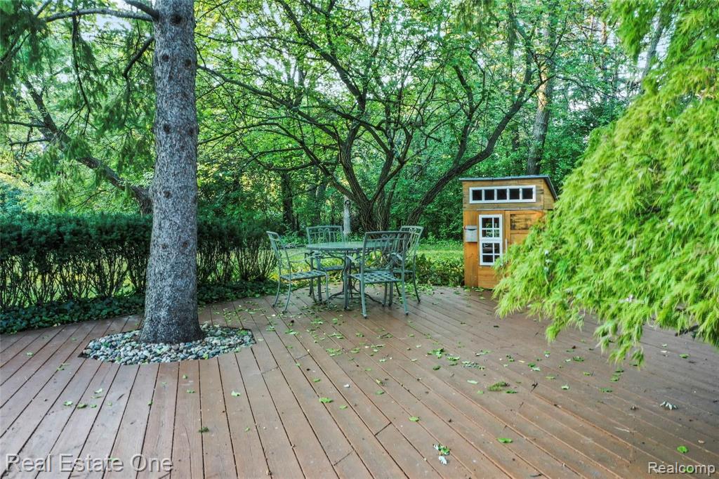 29630 Sugar Spring Road Farmington Hills, MI 48334 - Photo 9 of 55