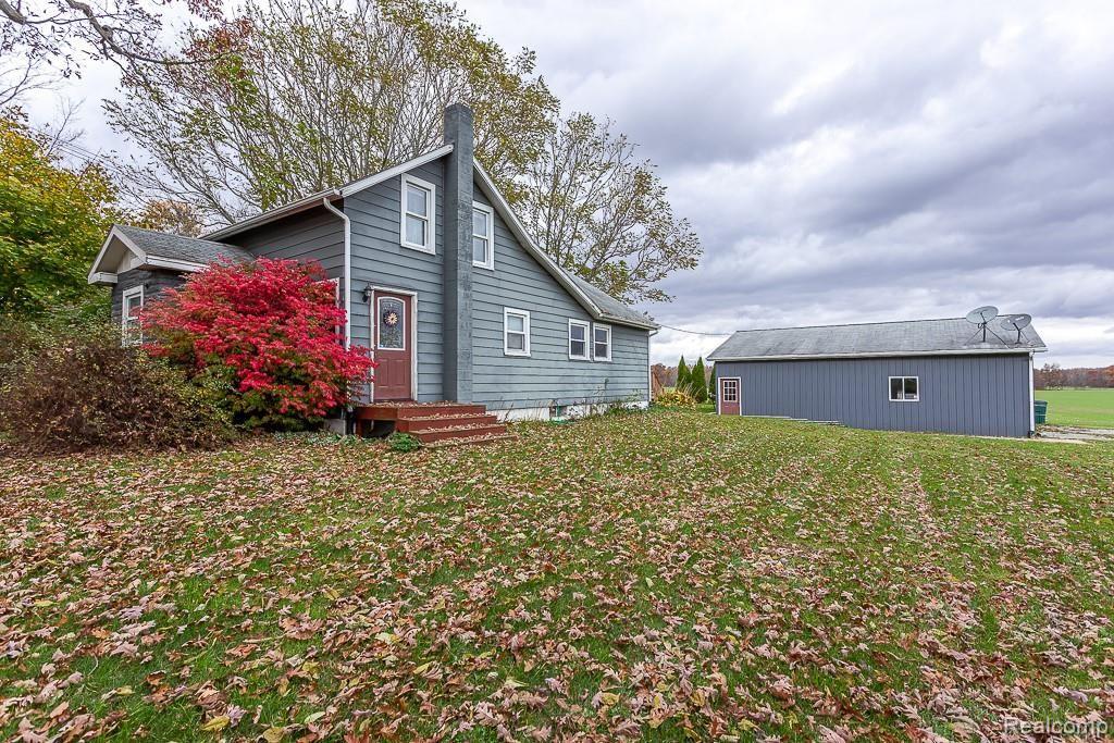 10056 West Iosco Road Fowlerville, MI 48836 - Photo 28 of 29 10056 losco exteriors (2).jpg