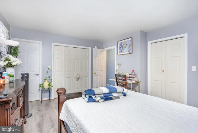 a bedroom with a bed and a chair in it