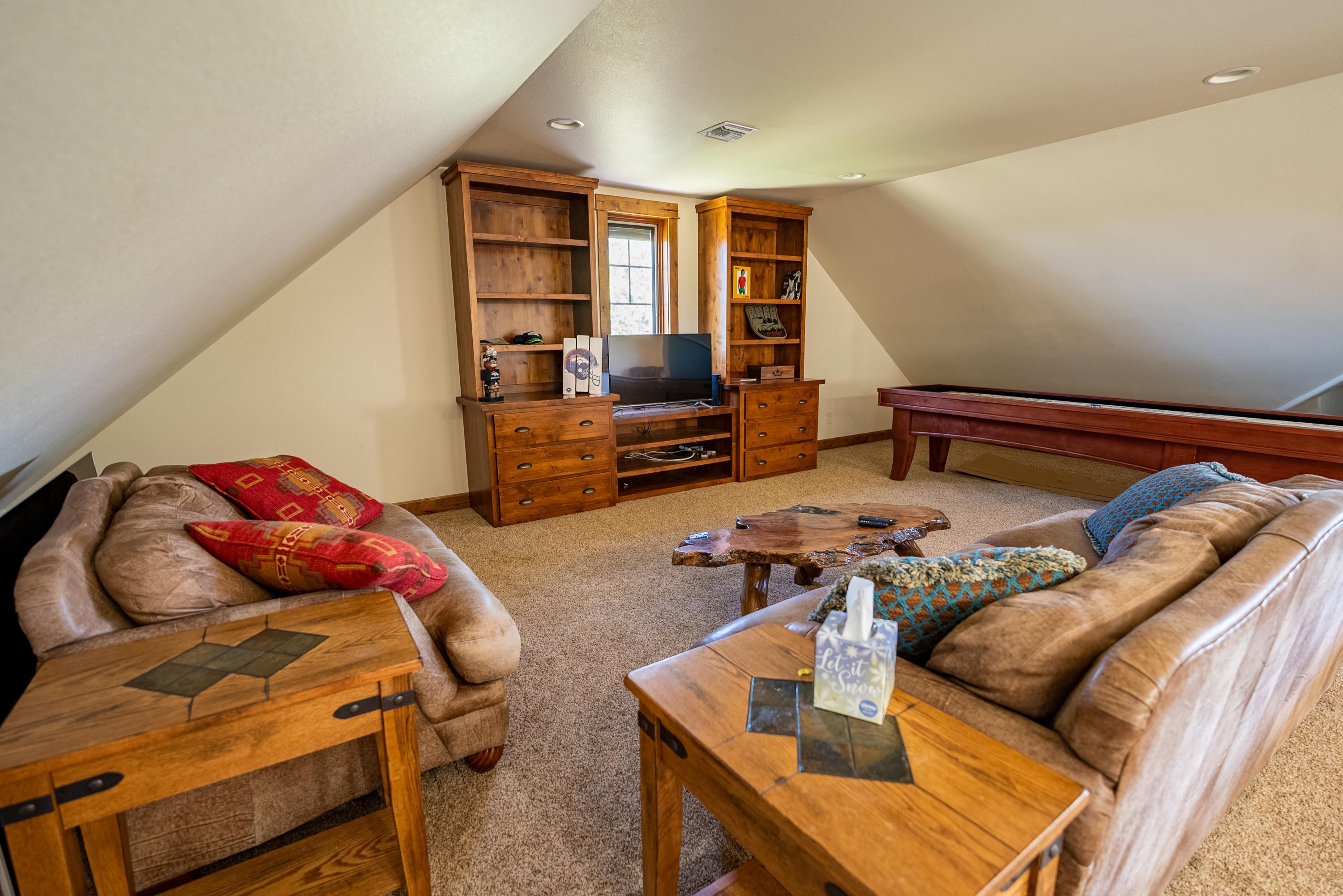63545 Overtree Road Bend, OR 97701 - Photo 18 of 63 enough space for everyone here, plus the built ins offer great storage