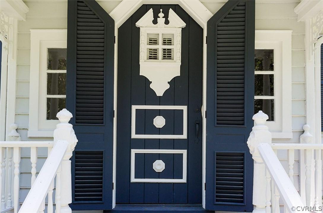 7110 Cherokee Road Richmond, VA 23225 - Photo 2 of 47 Picture perfect entrance way