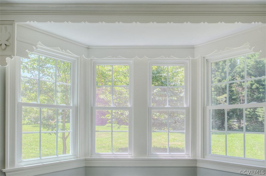 7110 Cherokee Road Richmond, VA 23225 - Photo 20 of 47 Bay window in family room framed with ornate woodw