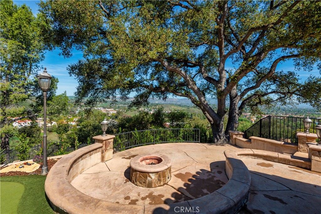 23815 Park Belmonte Calabasas, CA 91302 - Photo 22 of 35