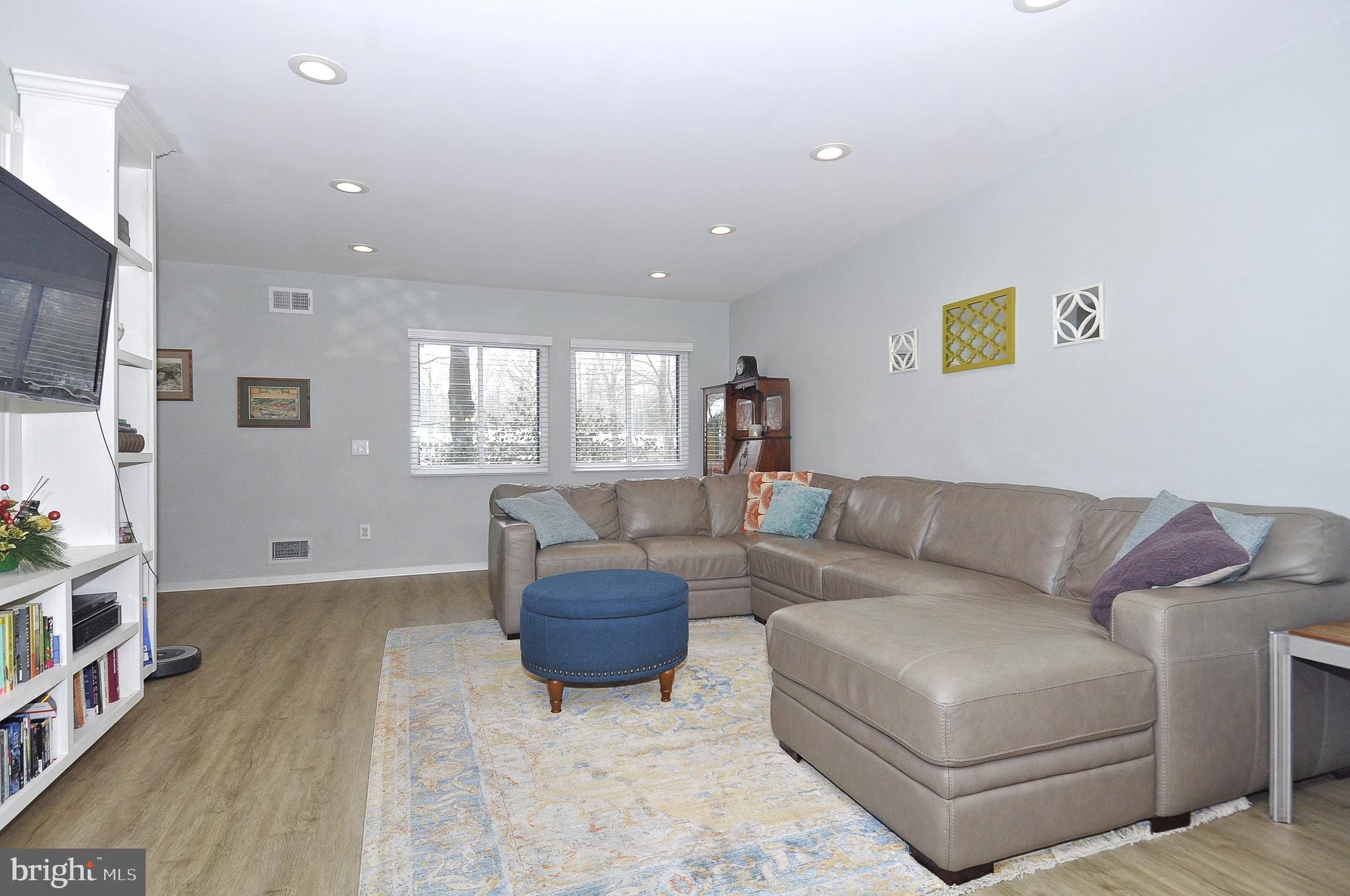 2245 Wheelwright Court Reston, VA 20191 - Photo 2 of 38 Huge Living Room