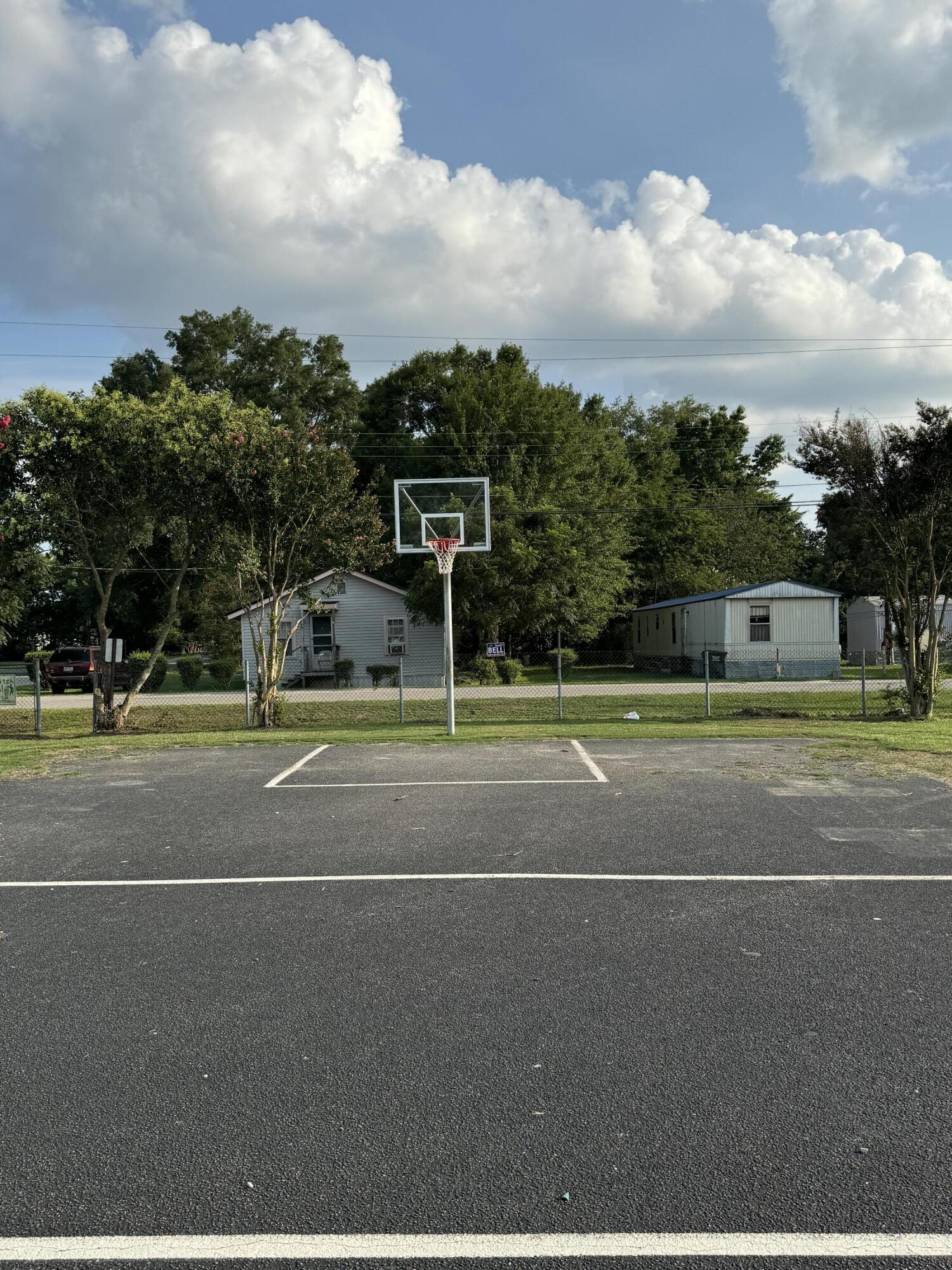 7 J Street Summerton, SC 29148 - Photo 4 of 21 Basketball court