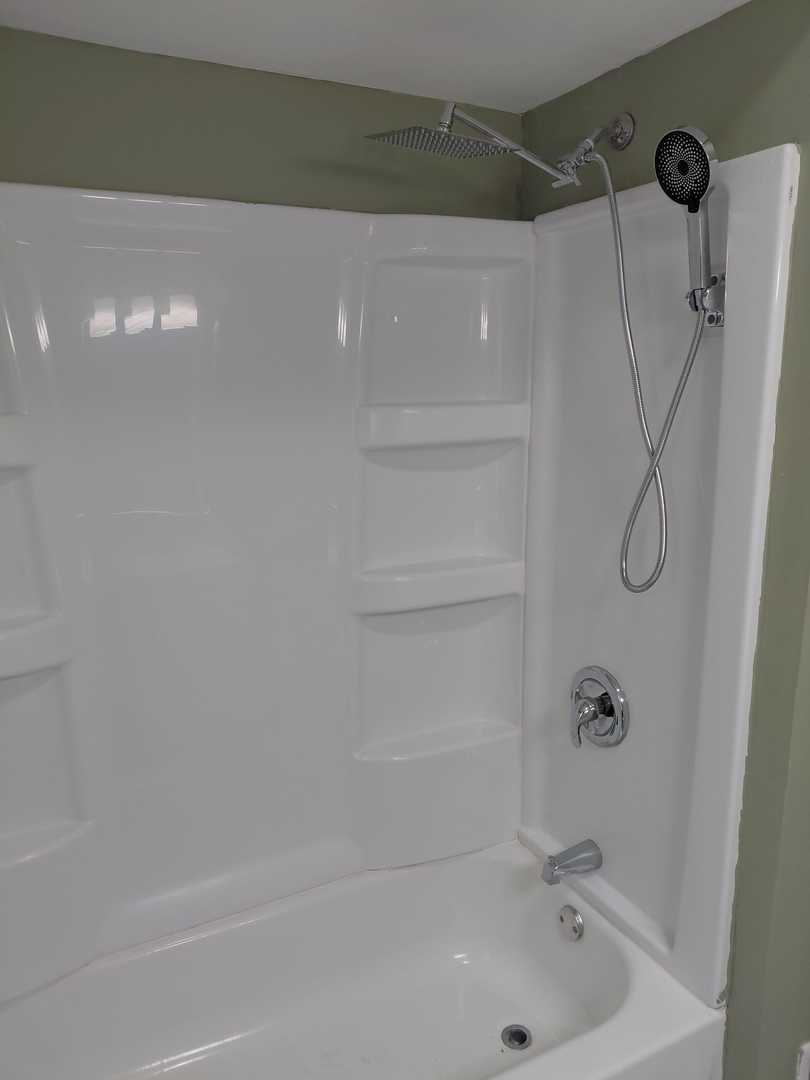 1040 West 92nd Place Chicago, IL 60620 - Photo 16 of 29 a bathroom with a bathtub