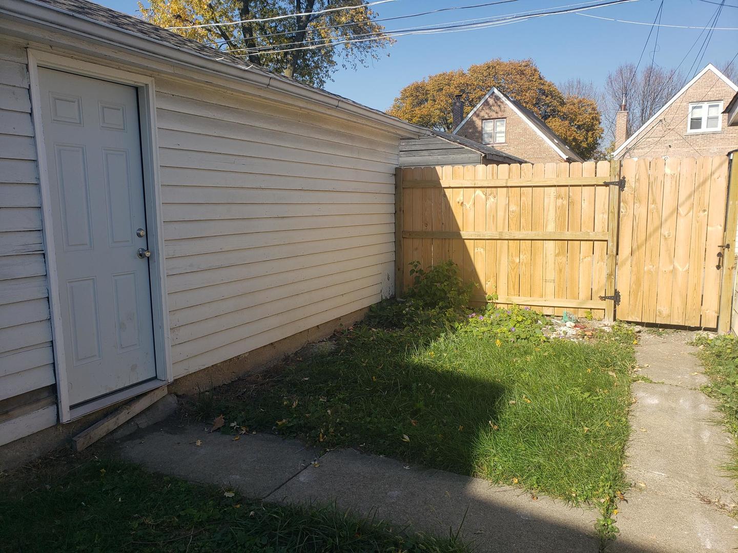 1040 West 92nd Place Chicago, IL 60620 - Photo 29 of 29 a view of a backyard