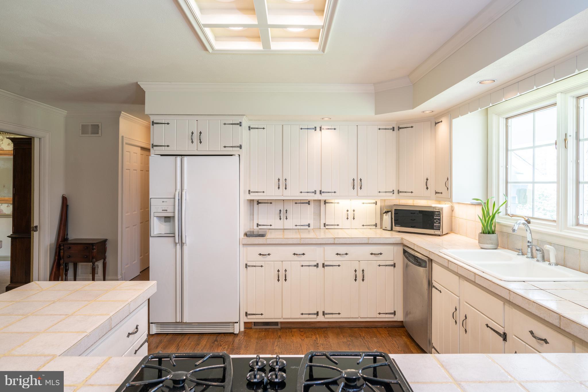 7814 Willowbrook Road Fairfax Station, VA 22039 - Photo 6 of 30 The family Cook will Love all the counter space