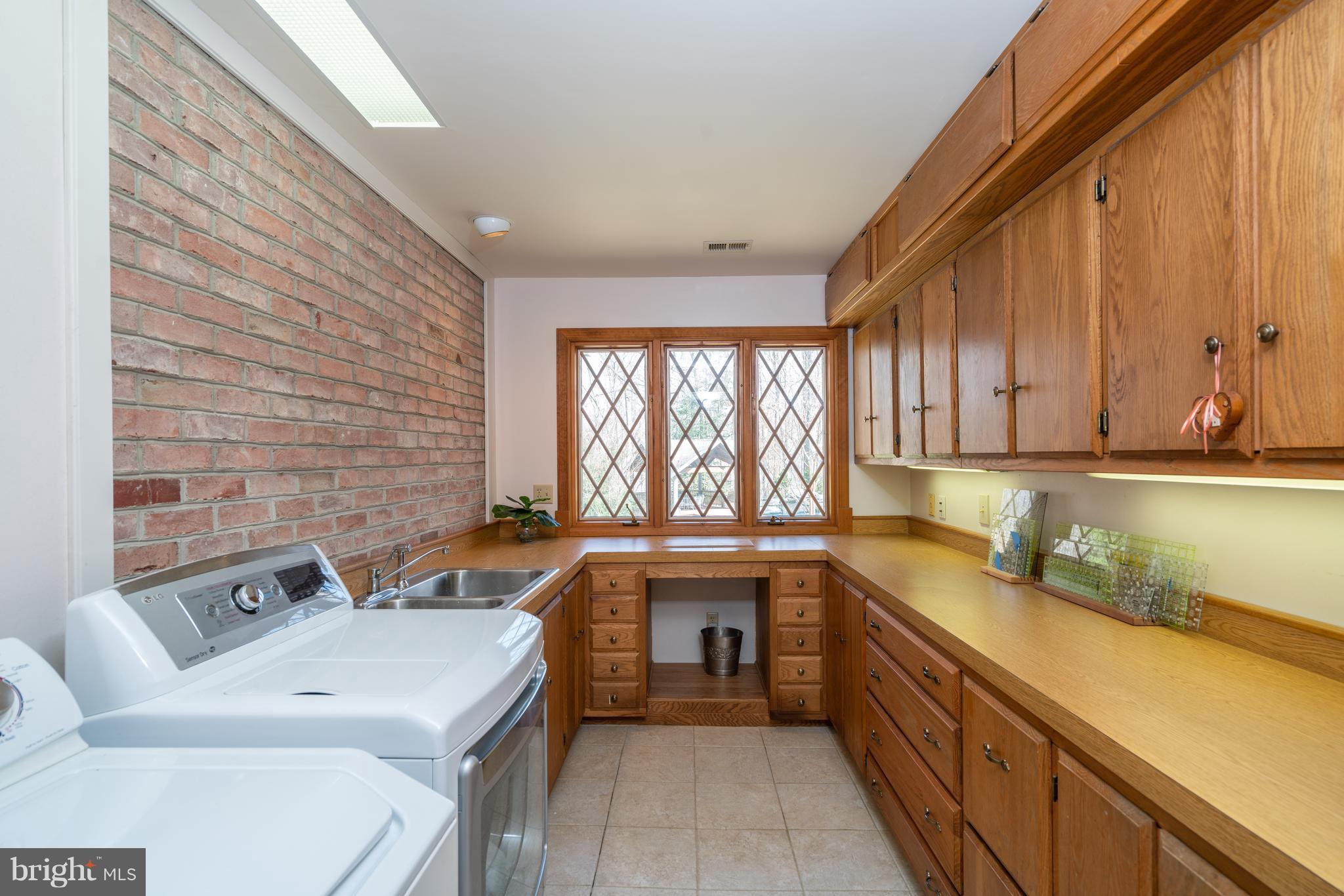 7814 Willowbrook Road Fairfax Station, VA 22039 - Photo 10 of 30 Main Level Spacious Laundry Room