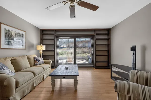 $409,990 | 6 Charlestown Court, Bolingbrook, IL 60440