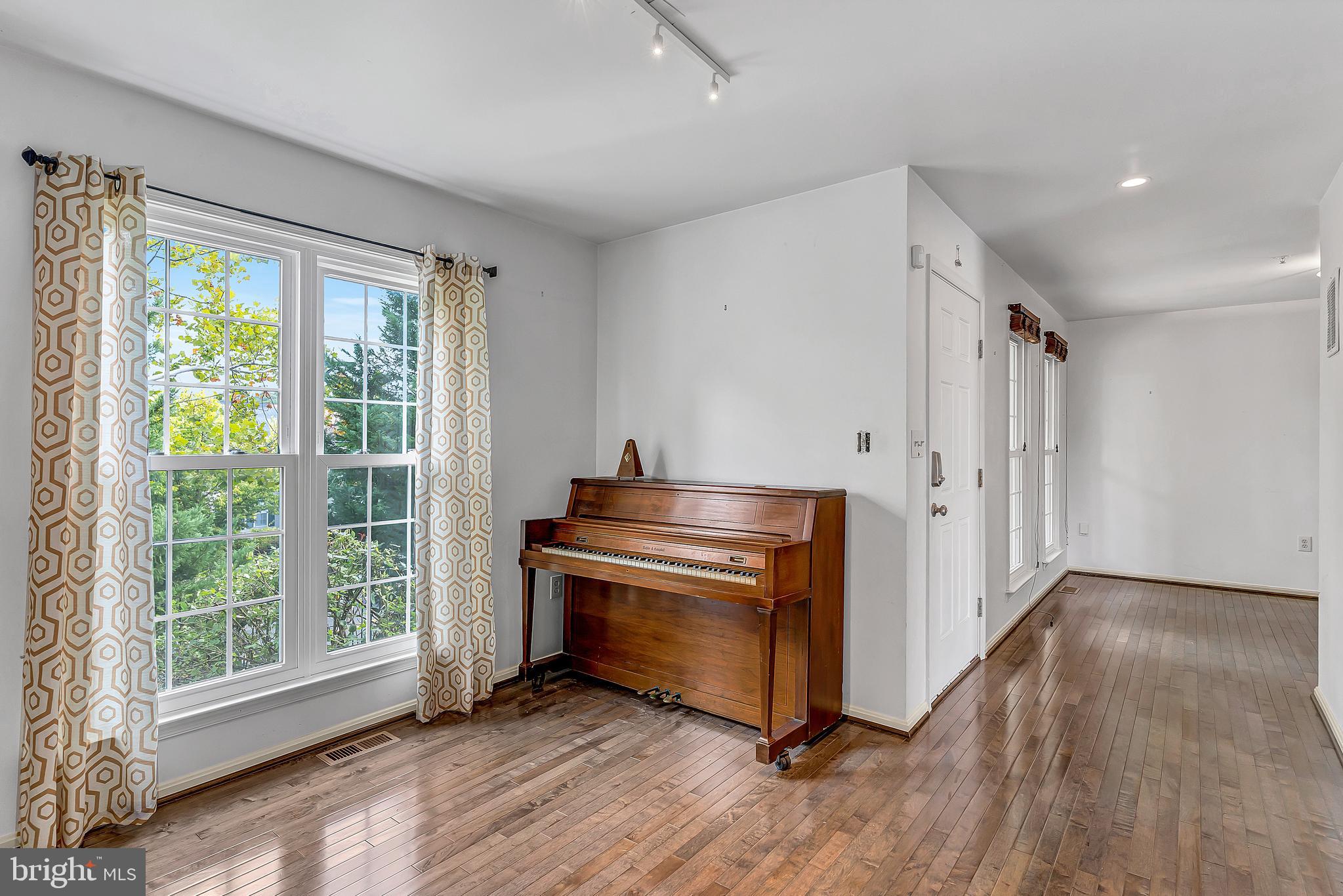 7 Ridge Road Southeast Washington, DC 20019 - Photo 4 of 41
