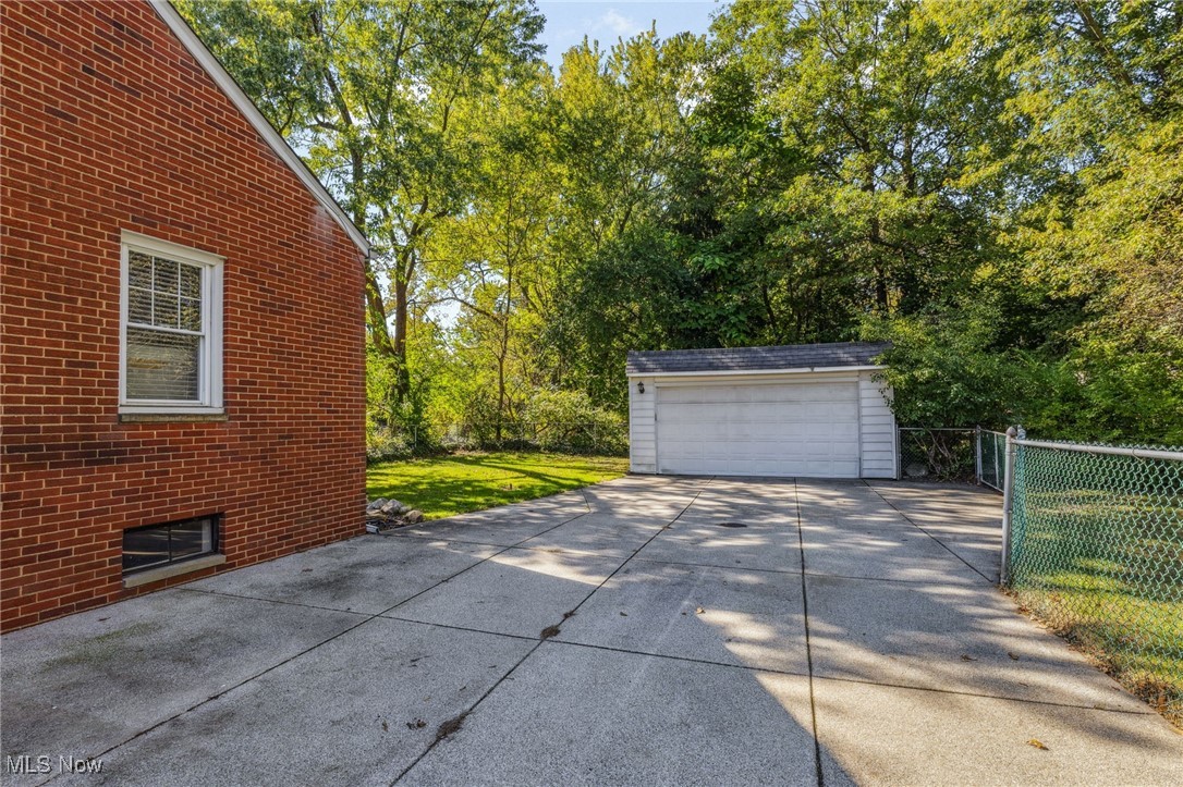 1744 South Green Road Cleveland, OH 44121 - Photo 34 of 40 Detached garage