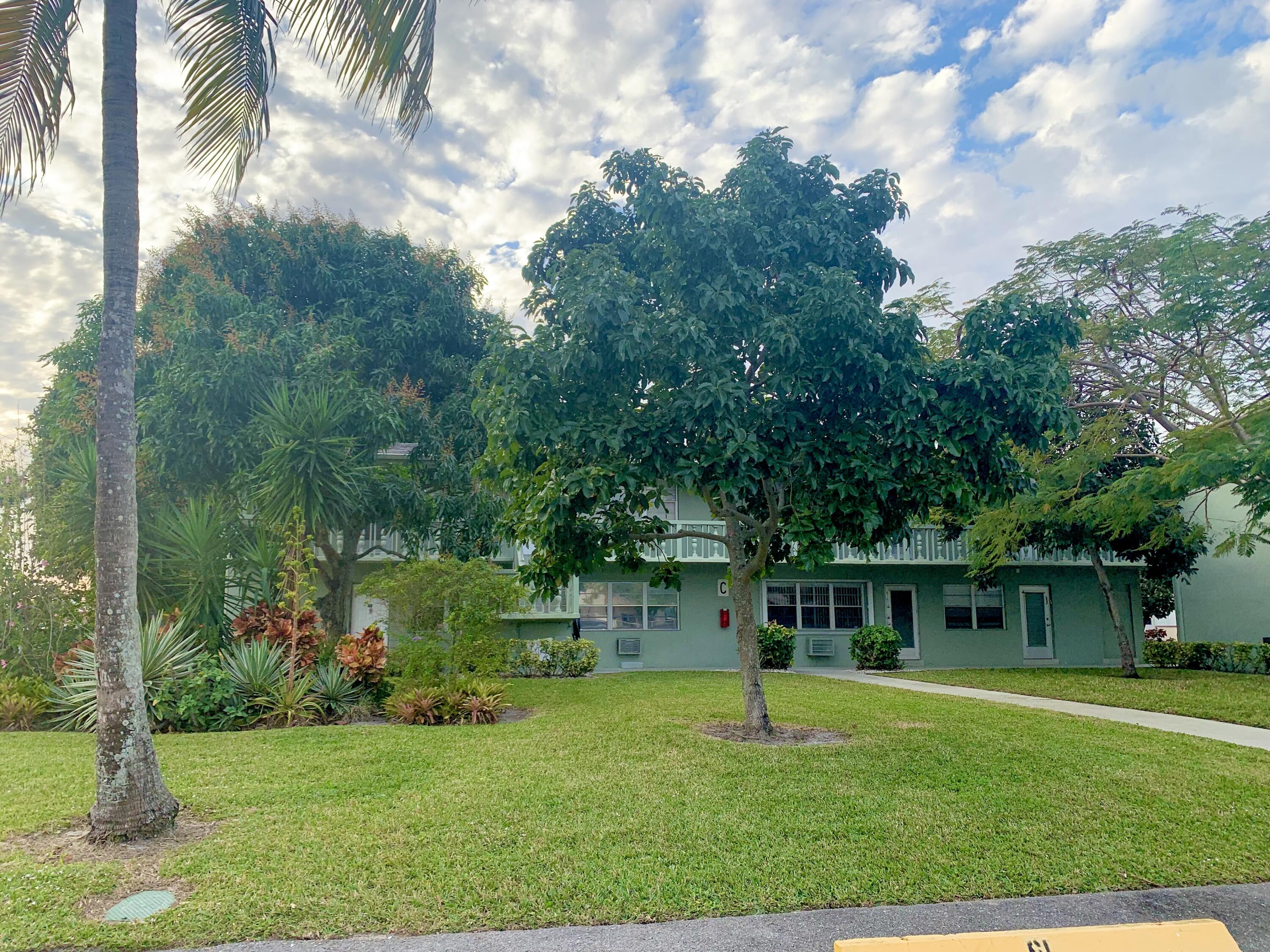 64 Easthampton C West Palm Beach, FL 33417 - Photo 2 of 27 IMG_0378