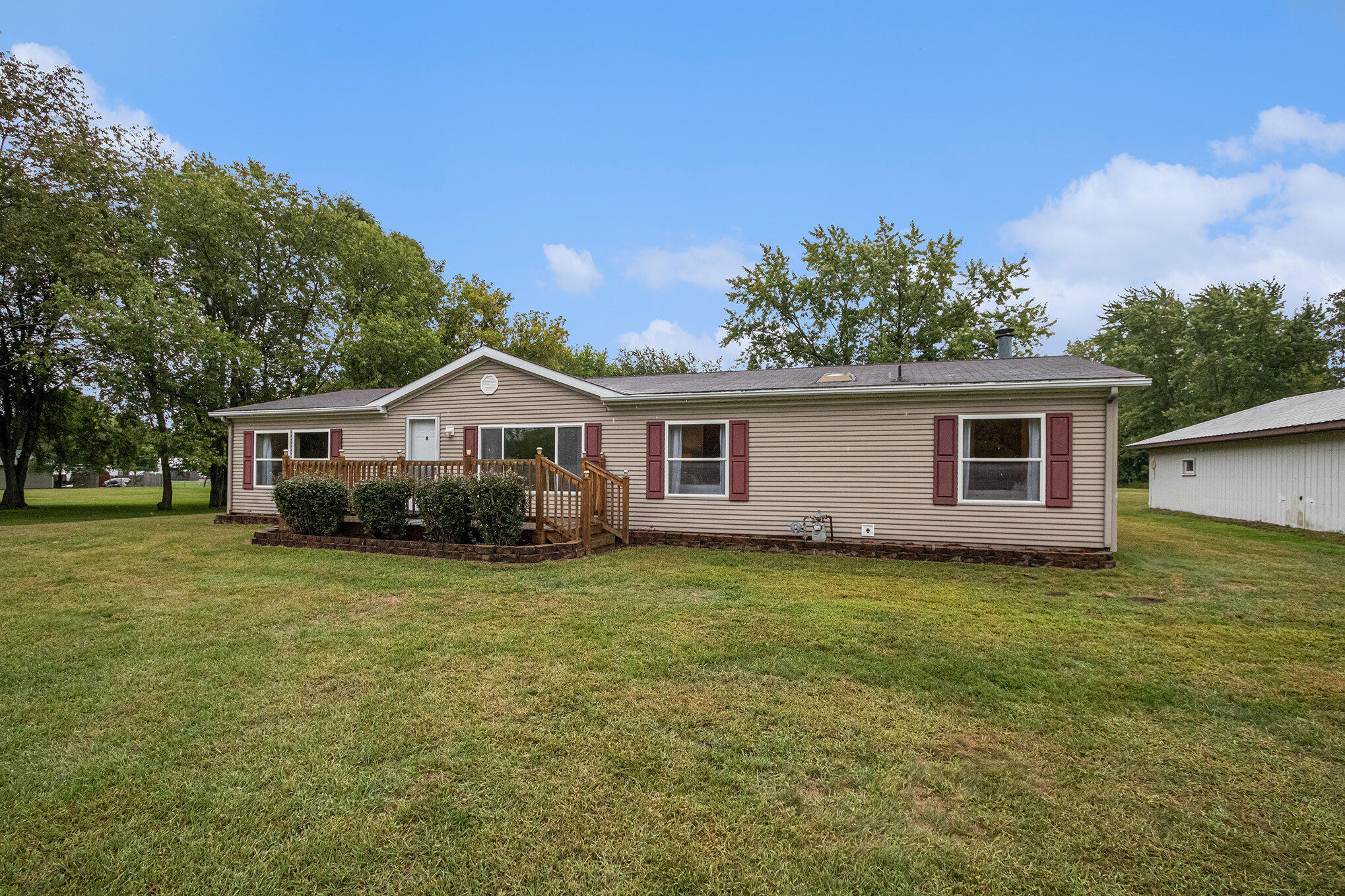 4259 John Goff Road Watervliet, MI 49098 - Photo 7 of 44 Angle Front