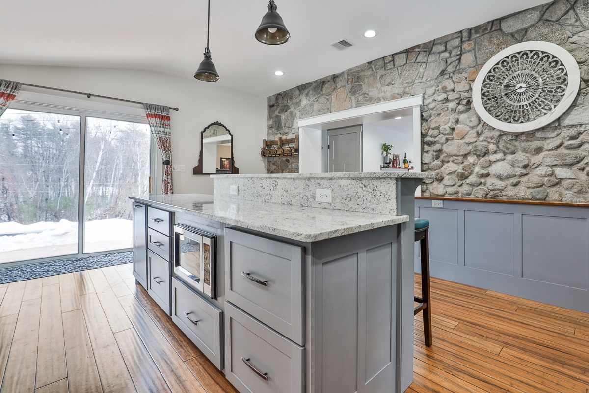 109 Ministerial Road Bedford, NH 03110 - Photo 11 of 49