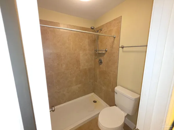 $179,000 | 2201 Scenic Highway, Unit H5, Pensacola, FL 32503