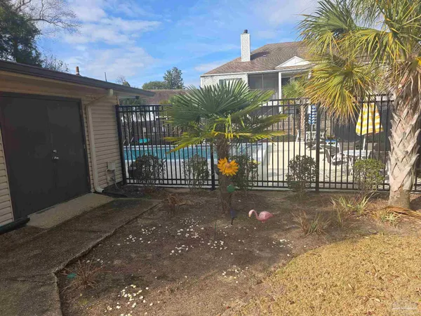 $179,000 | 2201 Scenic Highway, Unit H5, Pensacola, FL 32503