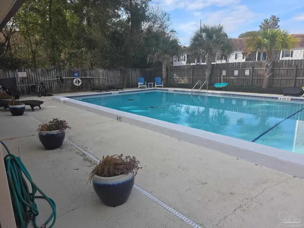 $179,000 | 2201 Scenic Highway, Unit H5, Pensacola, FL 32503