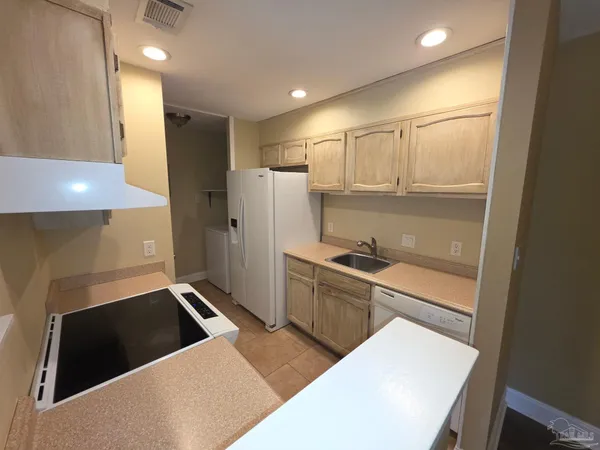 $179,000 | 2201 Scenic Highway, Unit H5, Pensacola, FL 32503