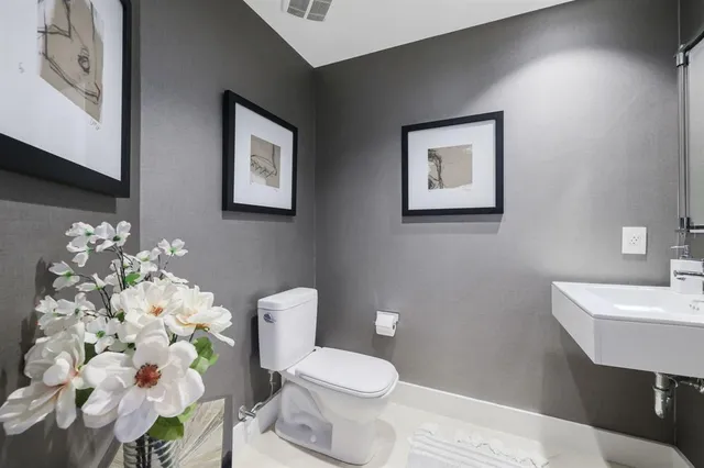 a en suite bathroom with a sink and mirror