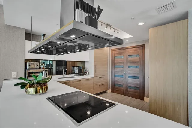 $1,600,000 | 17301 Biscayne Boulevard, Unit 1011, North Miami Beach, FL 33160